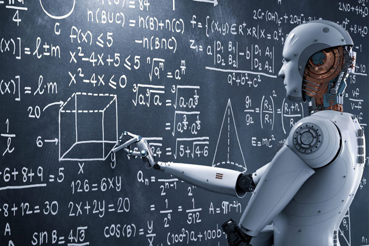 یک ربات در حال نوشتن معادلات فراوان برروی تخته سیاه پر از اعداد و معادلات
