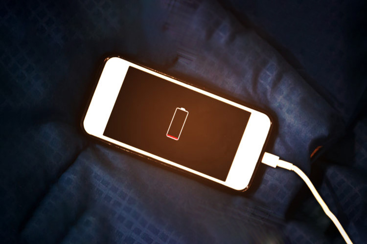 موبایلی که به شارژر متصل است اما شارژ نمیشود 